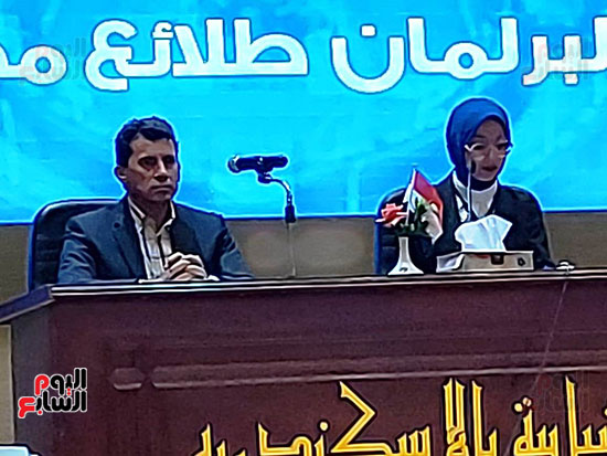وزير الشباب يشهد الجلسة الأولى لبرلمان الطلائع بالإسكندرية (7)