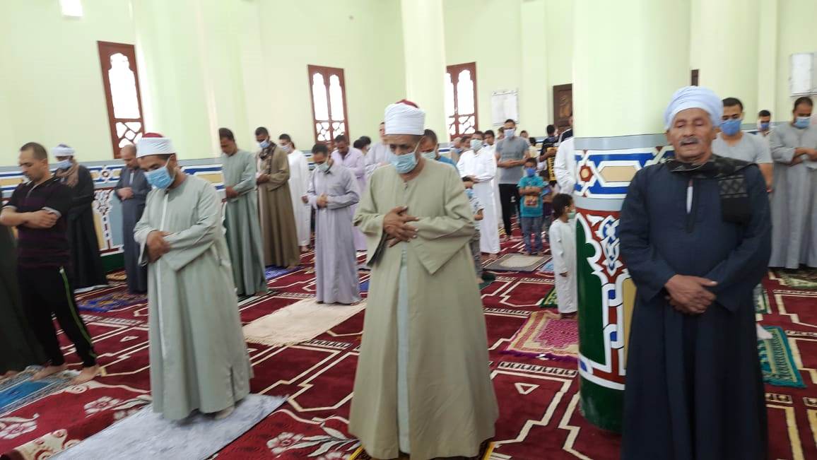 مساجد سوهاج الجديد تمتلئ بالمصلين (14)