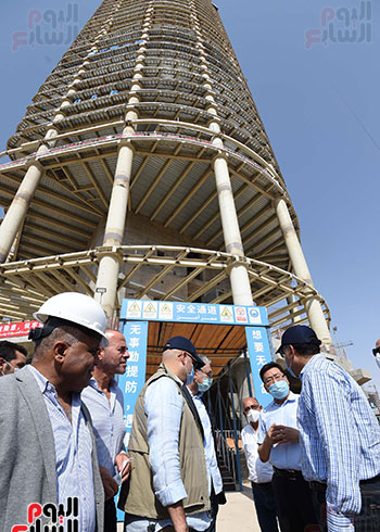 رئيس الوزراء يشهدصب حوائط الدور45 L منالبرج الأيقوني بالعاصمة الإدارية الجديدة‎ (18)