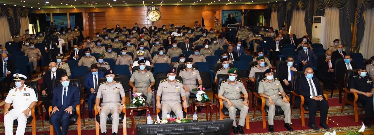 وزير الدفاع يشهد مناقشة البحث الرئيسى لأكاديمية ناصر العسكرية العليا (3)