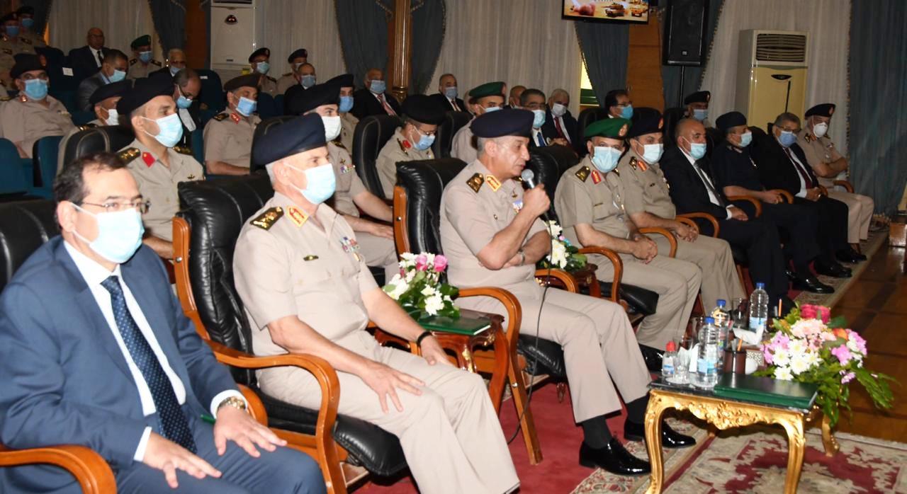 وزير الدفاع يشهد مناقشة البحث الرئيسى لأكاديمية ناصر العسكرية العليا (4)