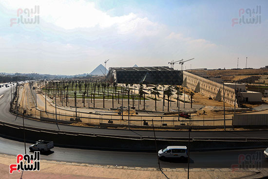 الموقع الانشائي للمتحف المصري الكبير مكن الخارج