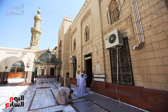 أول صلاة جنازة فى المساجد بعد غياب 6 أشهر (12)