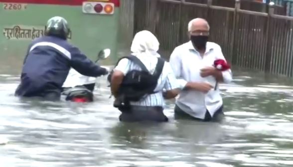 الفيضانات في مومباي