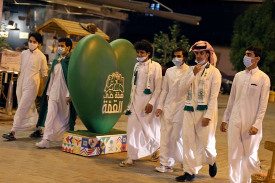 شباب السعودية يحتفلون باليوم الوطني الـ 90