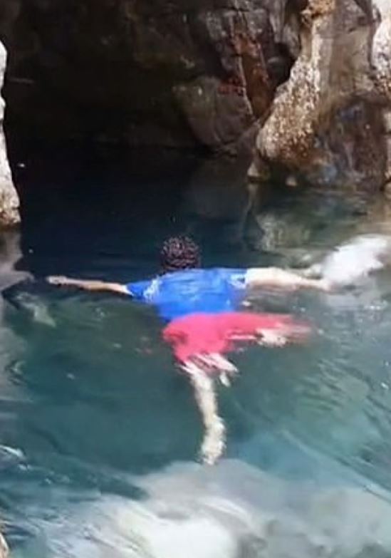 شخص يسقط في نهر مكسيكي بسبب تصوير فيديو على  TikTok