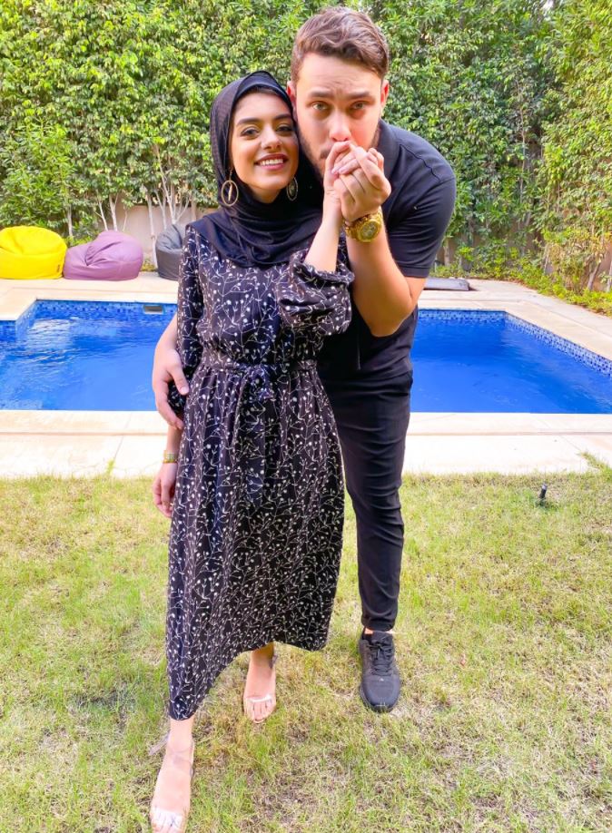 أول ظهور لليوتيوبر أحمد حسن وزوجته زينب بـ الحجاب بعد إخلاء سبيلهما