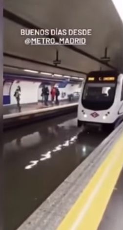 الامطار تغرق مترو مدريد