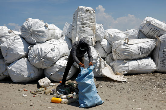 2020-09-25T142813Z_80815232_RC2Q5J9FF05B_RTRMADP_3_GUATEMALA-ENVIRONMENT-TRASH