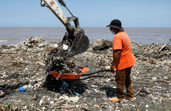 2020-09-25T142808Z_1132968997_RC2Q5J9T3FT6_RTRMADP_3_GUATEMALA-ENVIRONMENT-TRASH