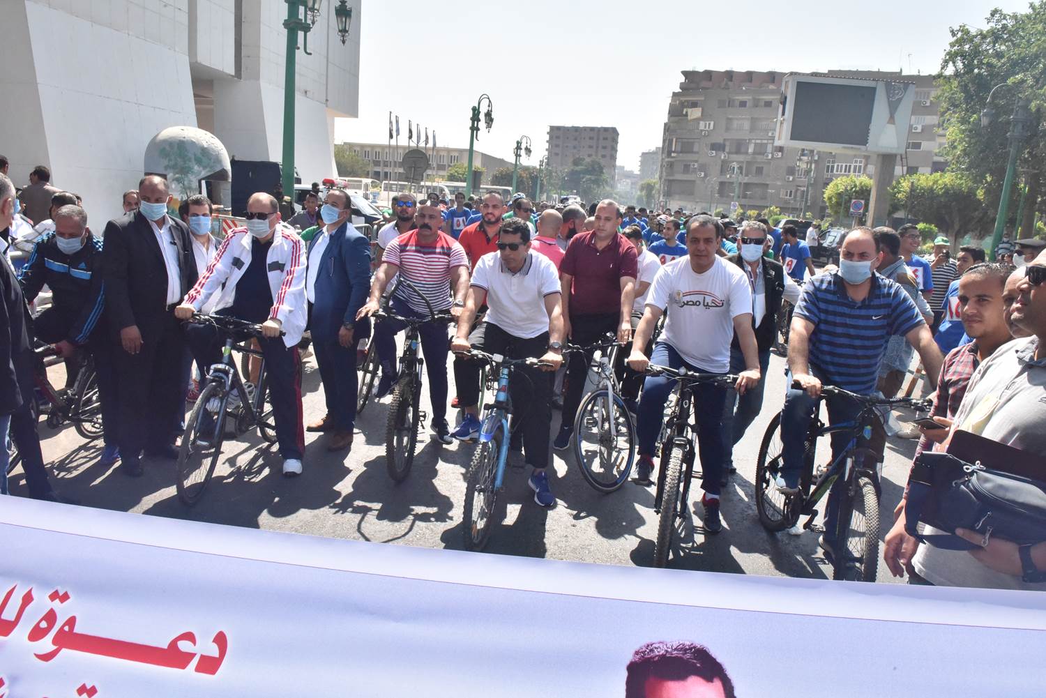 وزير الرياضة ومحافظ أسيوط يشاركان في ماراثون دراجات بعنوان رياضتك مناعتك (1)