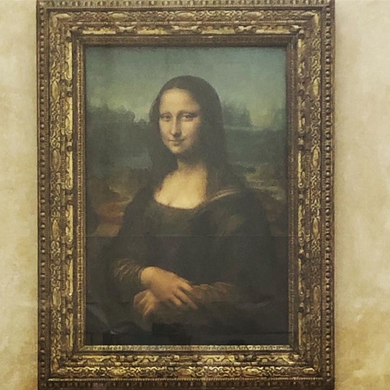 لوحة الموناليزا بمتحف اللوفر (باريس ، فرنسا) على انستجرام