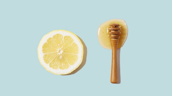 وصفات طبيعية لتفتيح البشرة -  العسل والليمون