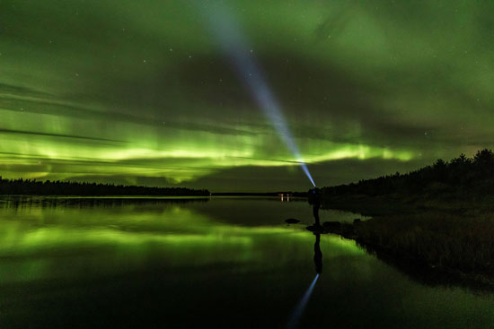 أضواء الشفق المبهرة تضىء سماء فنلندا