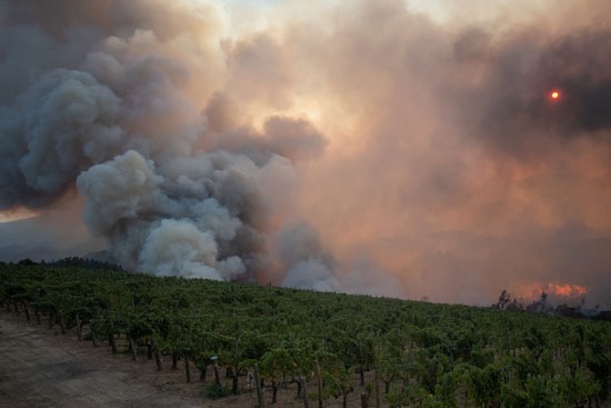 الحرائق تهدد الحياة فى مناطق عدة فى كاليفورنيا