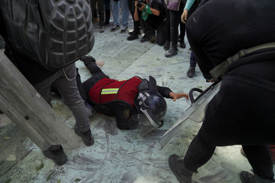 اشتباكات عنيفة بين المتظاهرات والشرطة فى المكسيك