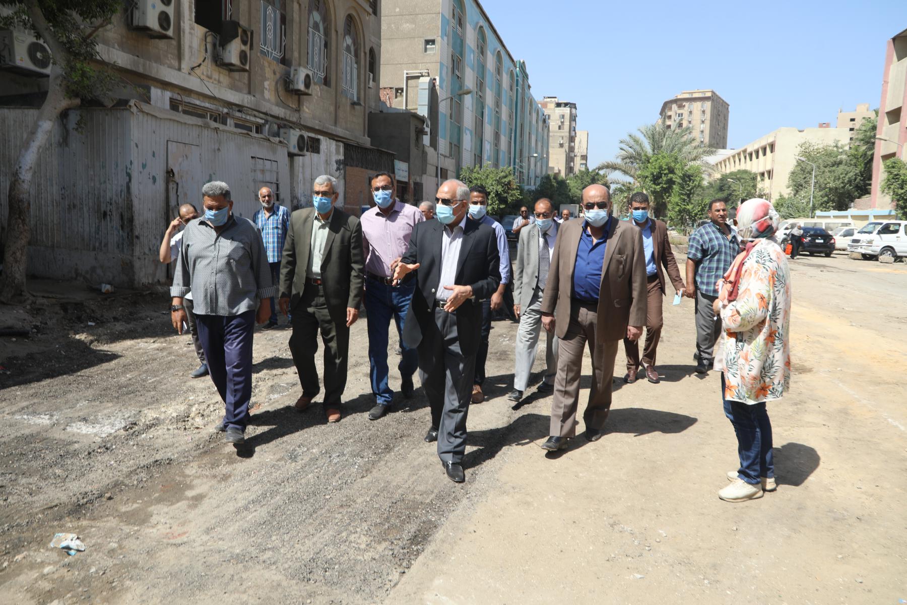 اللواء أحمد راشد محافظ الجيزة يتابع حالة النظافة بالشوارع (2)