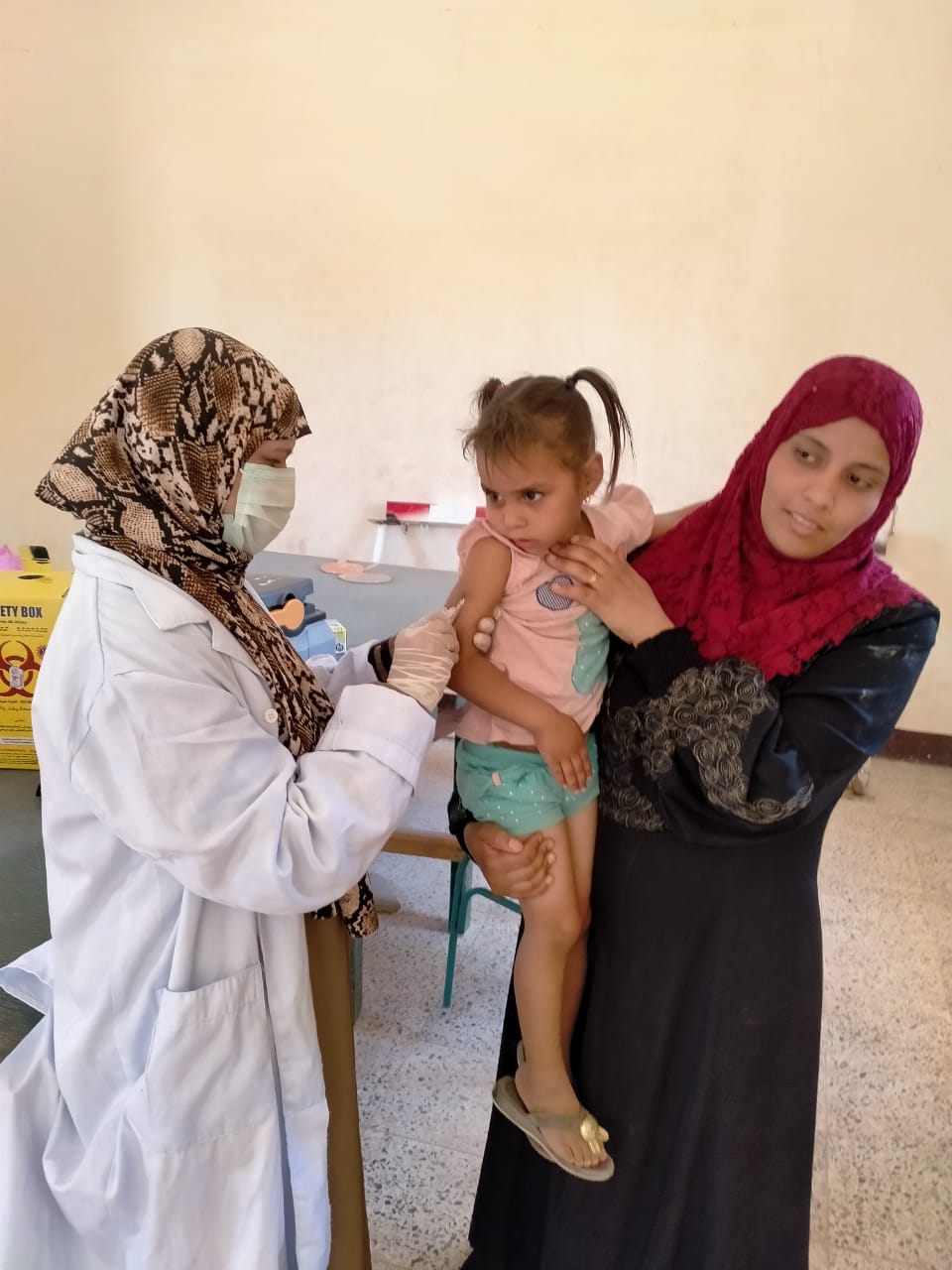 الطب الوقائى يواصل تطعيم الأطفال بجرعات السولك  (4)