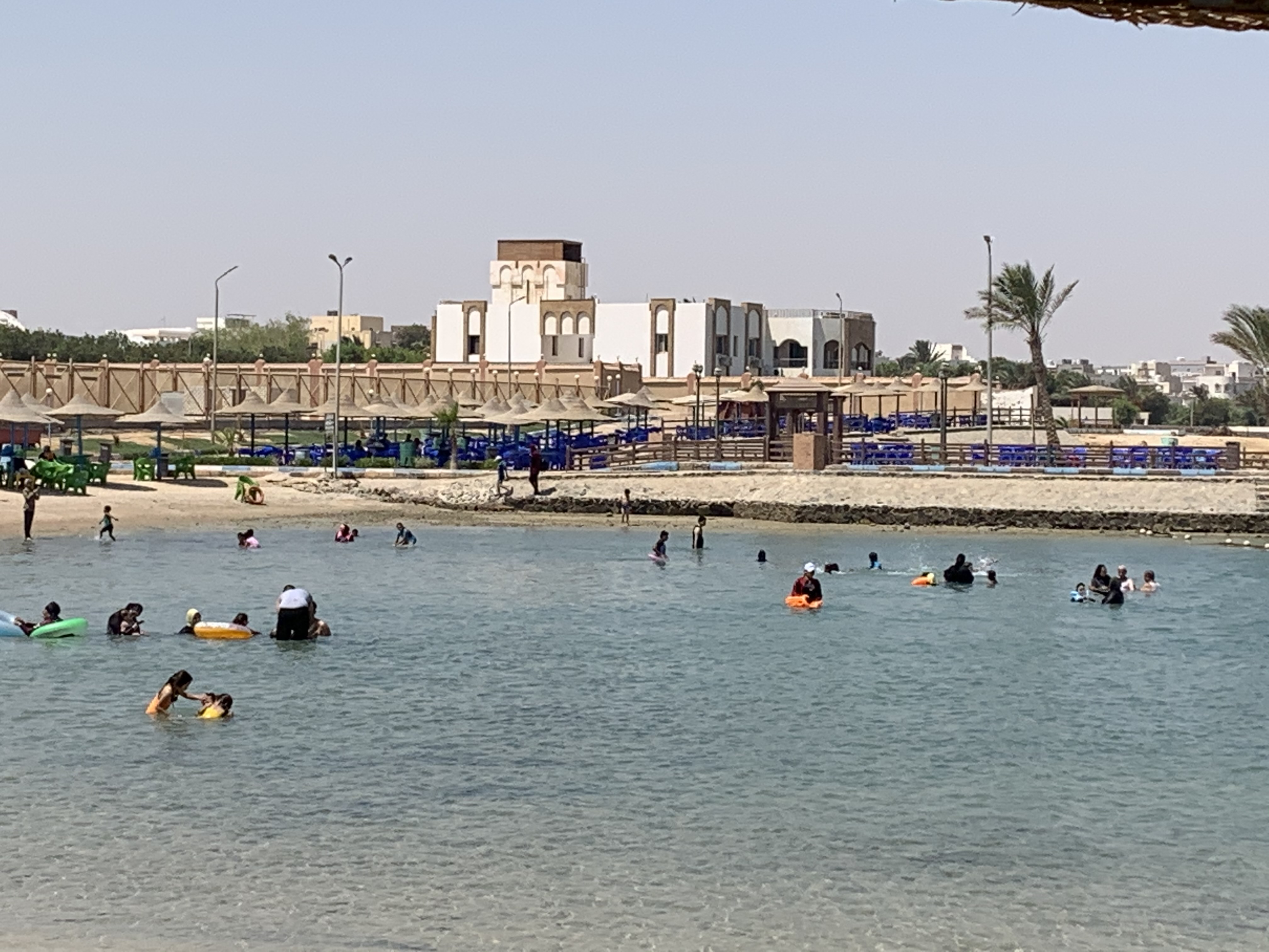 فتح شاطئ عام النادي الإجتماعي بمدينة الغردقة أمام الجمهور  (4)