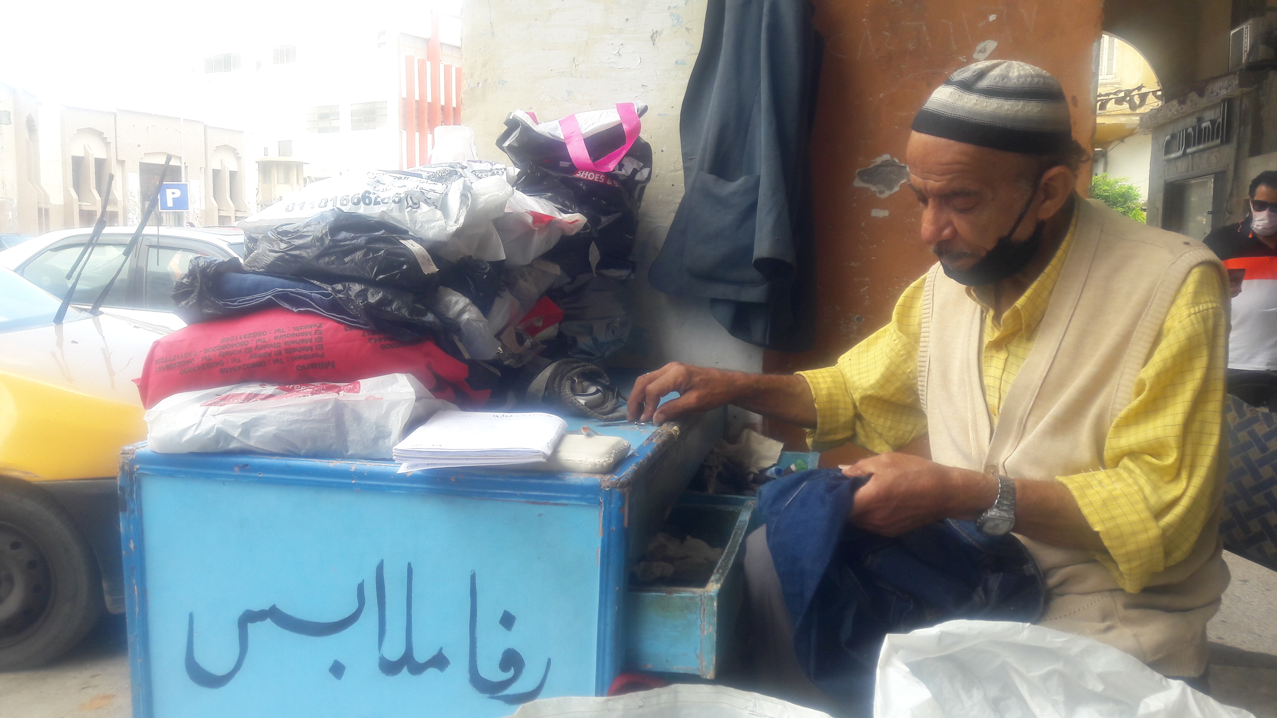 عم سمير  أشهر رفا ملابس وسجاد في بورسعيد  (4)