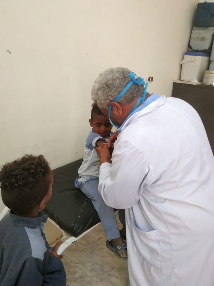 الطب الوقائى يواصل تطعيم الأطفال بجرعات السولك  (5)