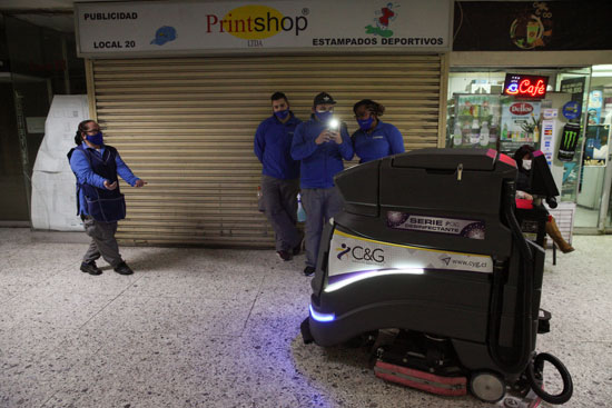 الروبوت يتحرك فى شوارع تشيلى