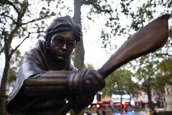 تمثال لهارى بوتر فى ساحة ليستر بلندن