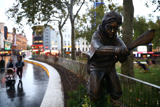 وضع تمثال لهارى بوتر فى ساحة ليستر بلندن