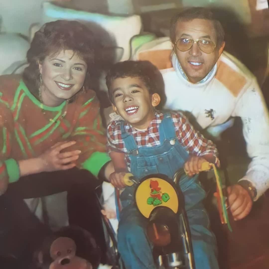 هيثم أحمد زكي مع والدته وجده