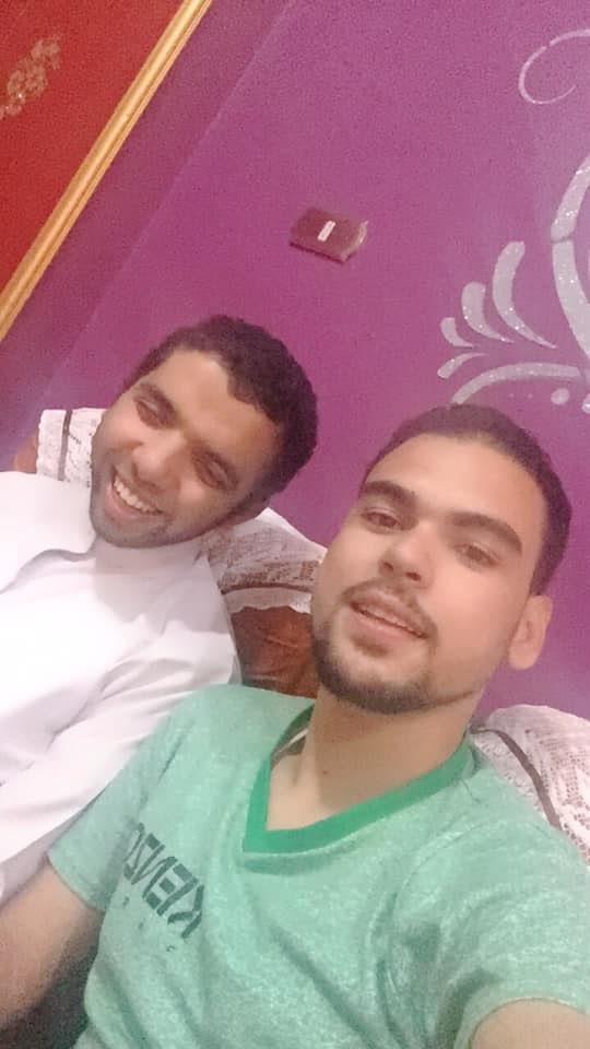 أحمد ناصر وصديقه مصطفى