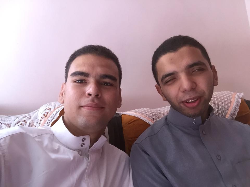 الطالب أحمد وصديقه