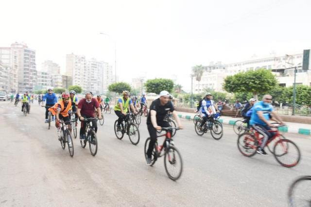 وزير الشباب الرياضة ومحافظ الشرقية يقودان ماراثون دراجات (4)