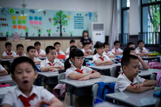 صورة لطلاب خلال فصل دراسي للغة الصينية