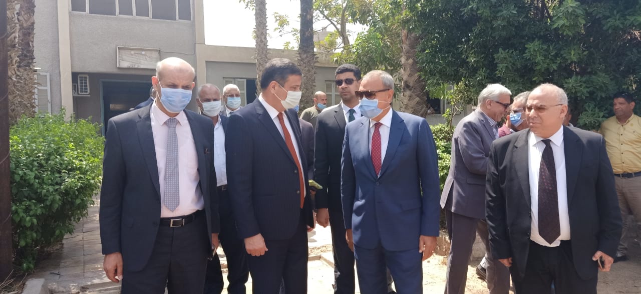 محافظ القليوبية خلال لقاء مدير البنك الزراعى المصري