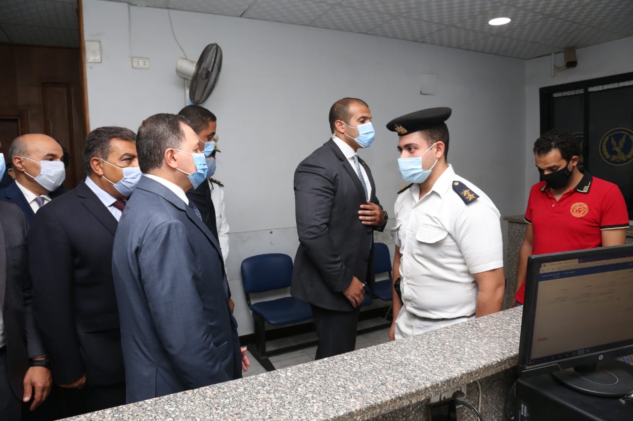 وزير الداخلية يتفقد الحالة الأمنية بالقاهرة والجيزة  (4)
