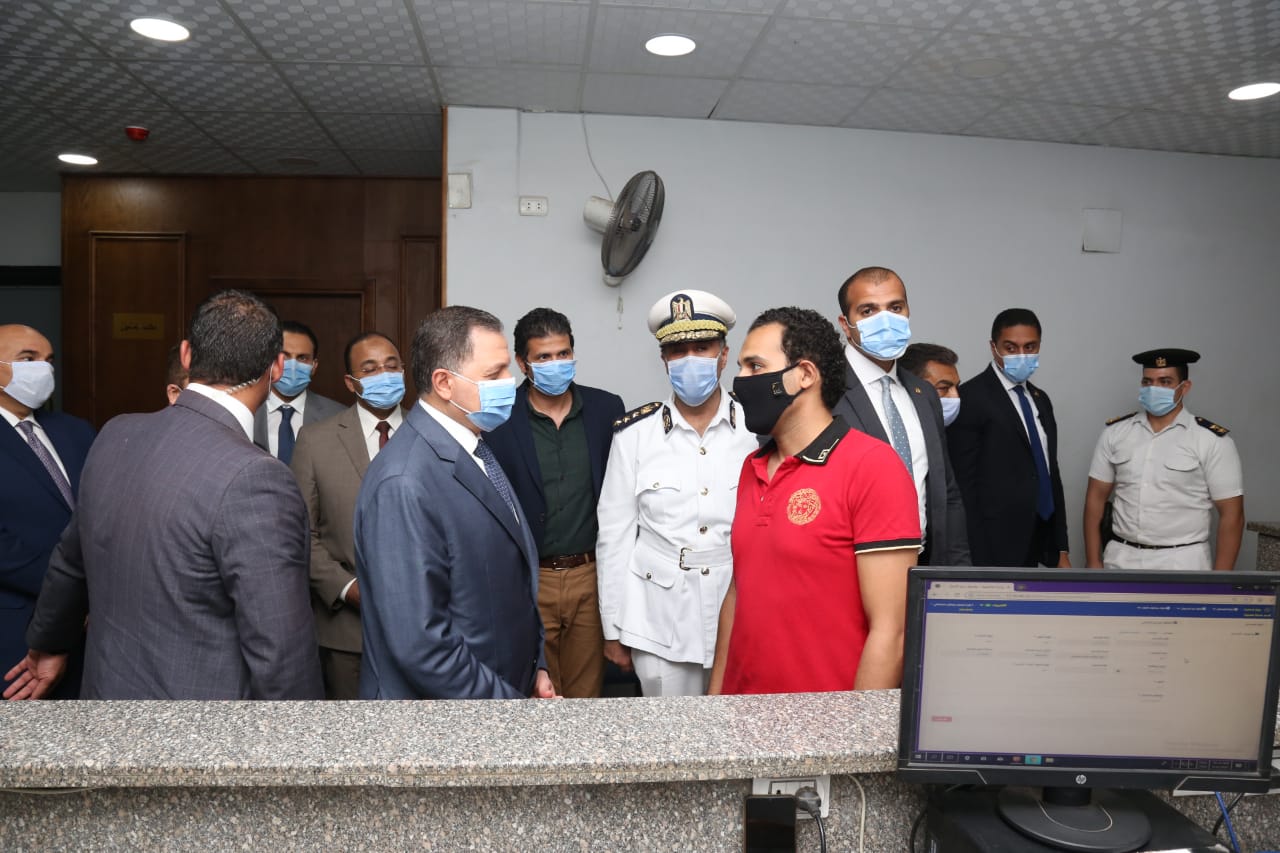 وزير الداخلية يتفقد الحالة الأمنية بالقاهرة والجيزة  (2)