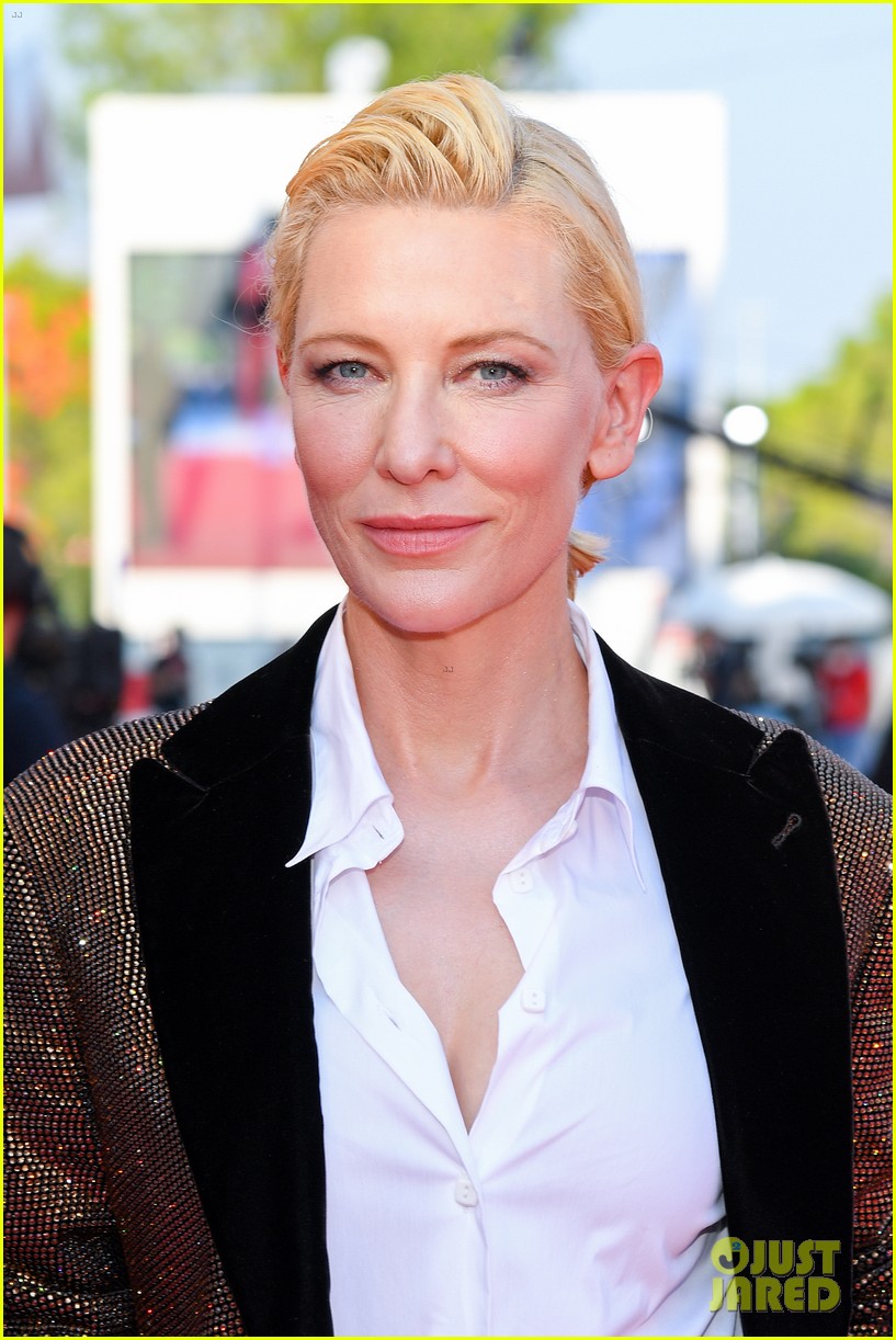 cate-blanchett-spakling-blazer-venice-film-festival-06