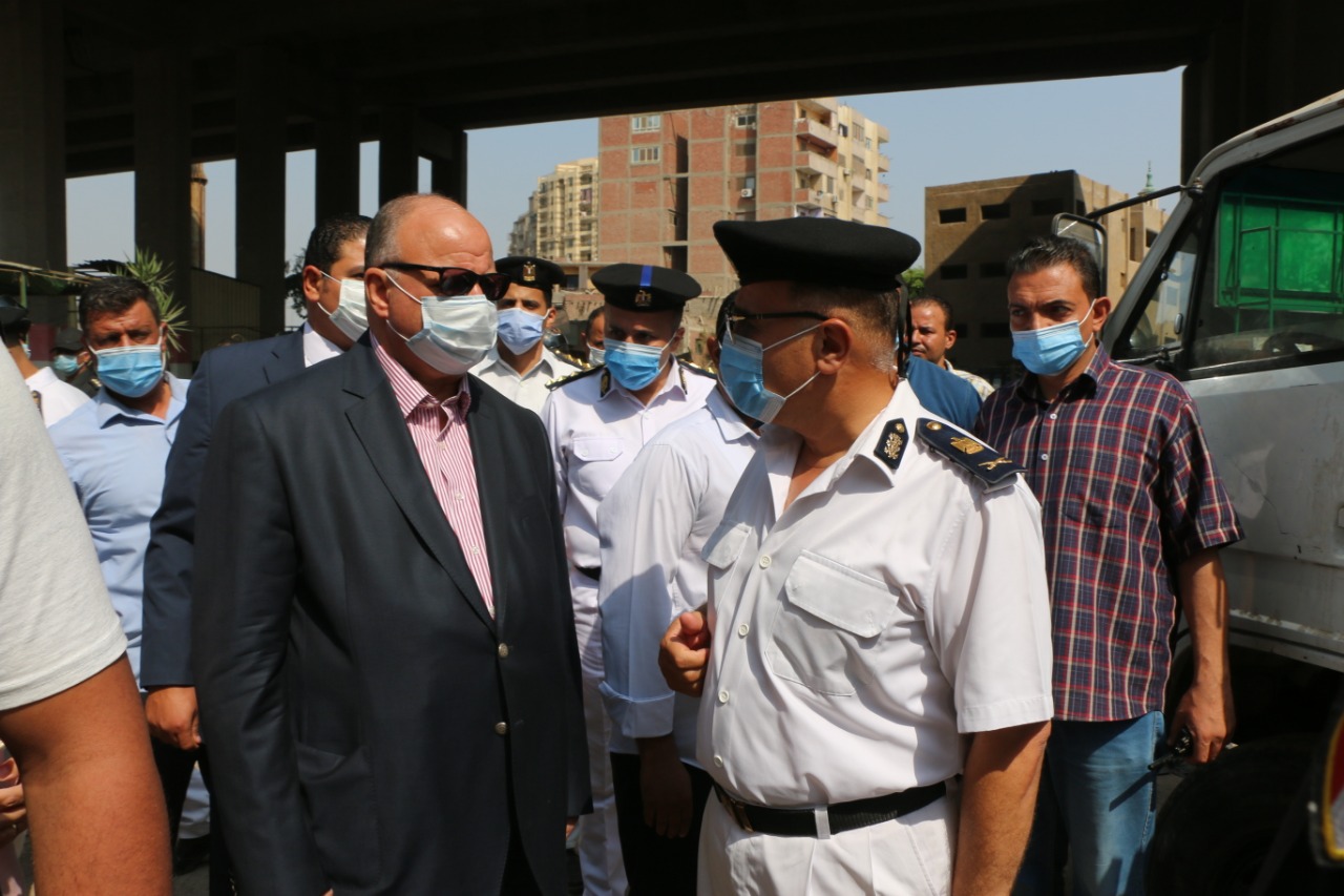 محافظ القاهرة يشرف على أعمال إزالة المناطق العشوائية (6)