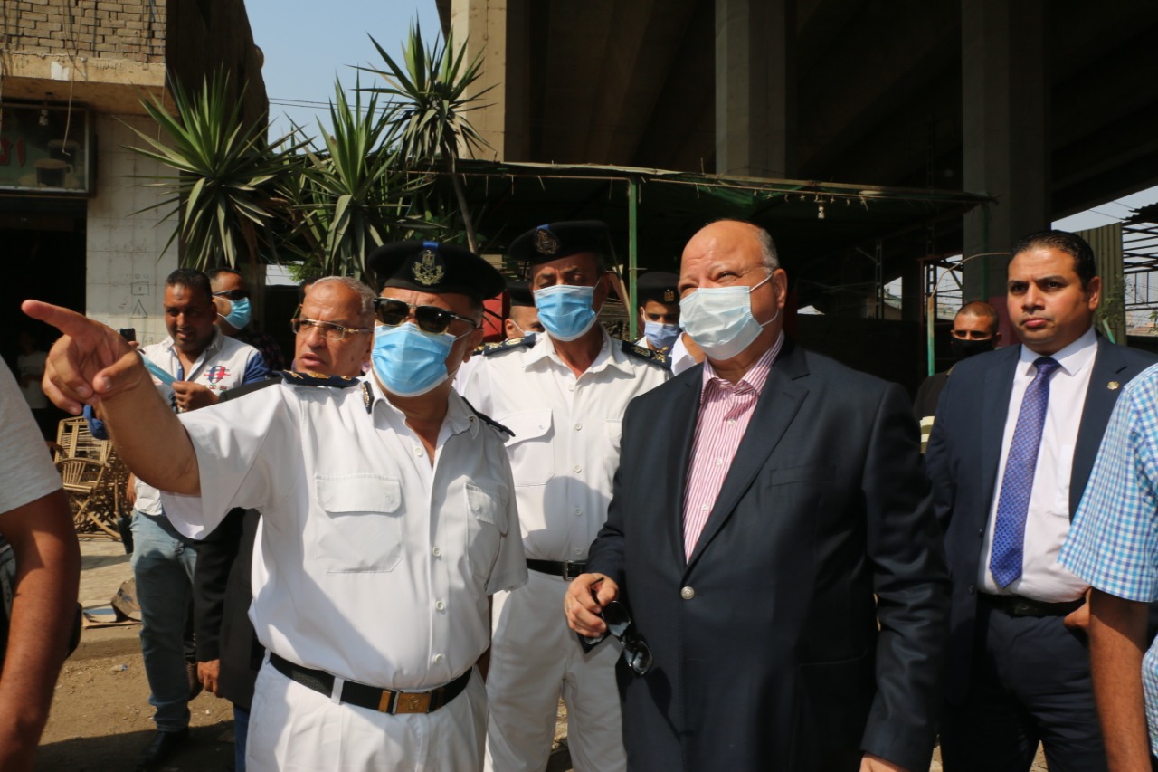 محافظ القاهرة يشرف على أعمال إزالة المناطق العشوائية (1)