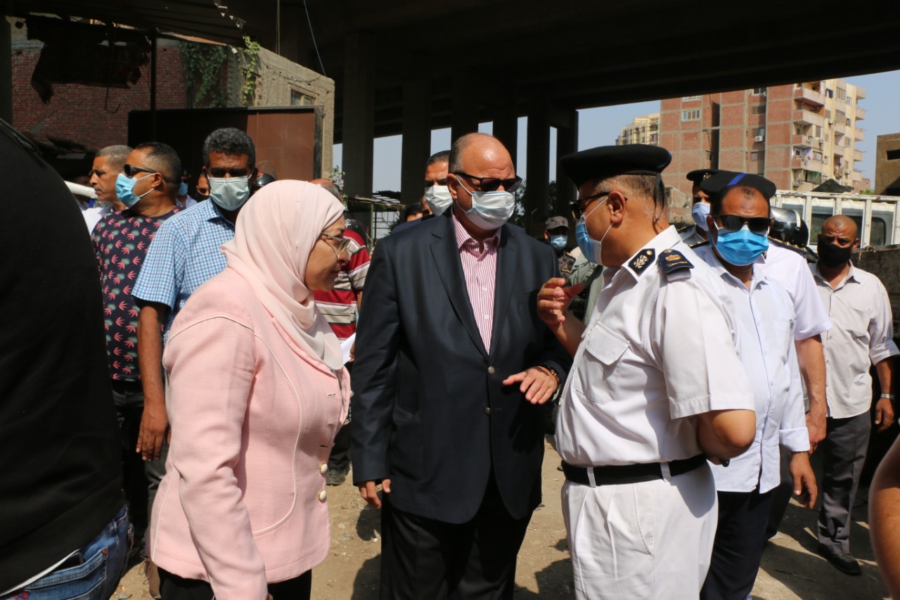 محافظ القاهرة يشرف على أعمال إزالة المناطق العشوائية (5)