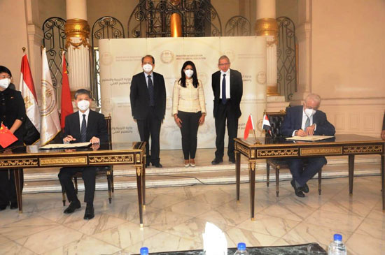 الدكتورة رانياا لمشاط تشهد توقيع اتفاقية بين التعليم ومعهد كونفيشوس (5)