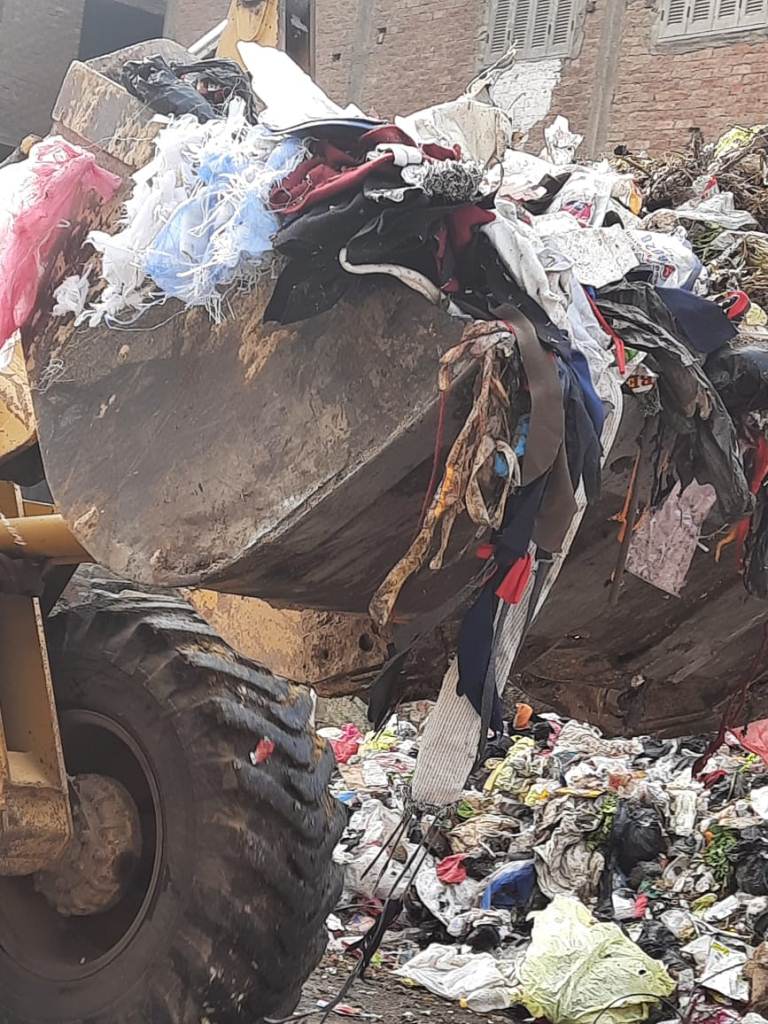 القمامة والمخلفات التى تم رفعها من الشوارع  (5)