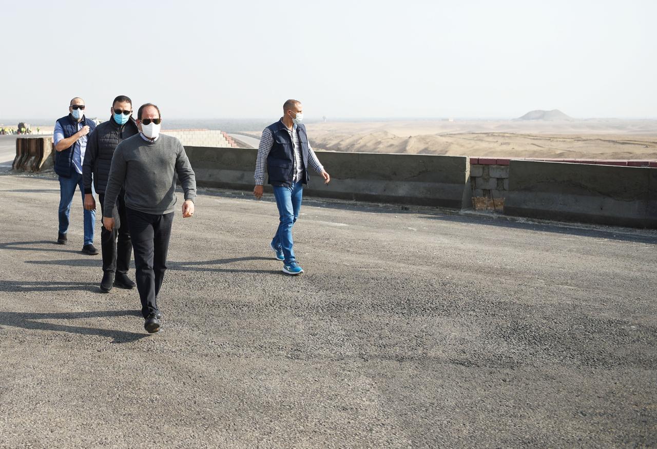 الرئيس يستهل أول أيام 2021 بتفقد قطاعات القوس الغربى للطريق الدائرى الأوسطى (3)