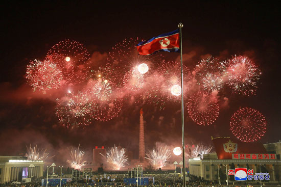  كوريا الشمالية تستهل العام الجديد باحتفالات ضخمة وكيم يزور ضريح والده وجده (1)