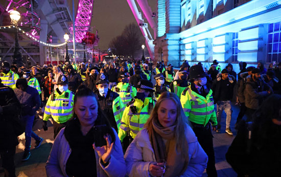 احتجاجات فى لندن ضد الإغلاق ومنع الاحتفال برأس السنة بسبب كورونا (1)