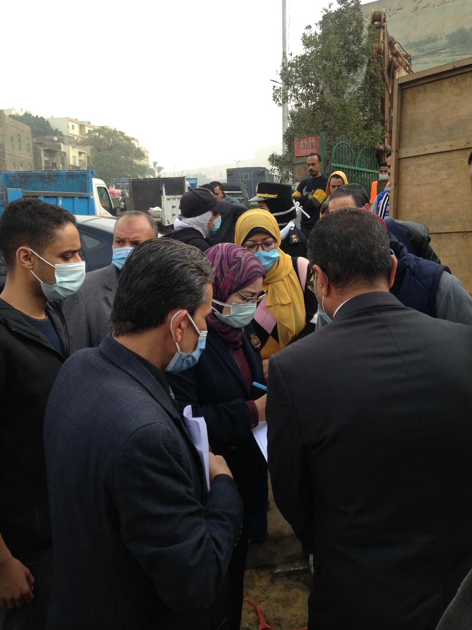 نائب محافظ القاهرة تشرف على أعمال نقل السكان (2)