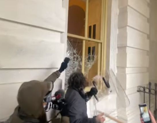 مشاهد جديدة من تدمير الكونجرس