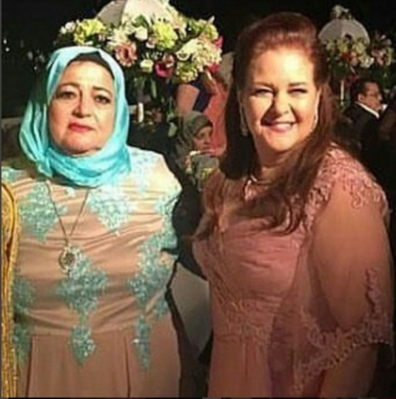 والدة حسن الرداد مع دلال عبد العزيز