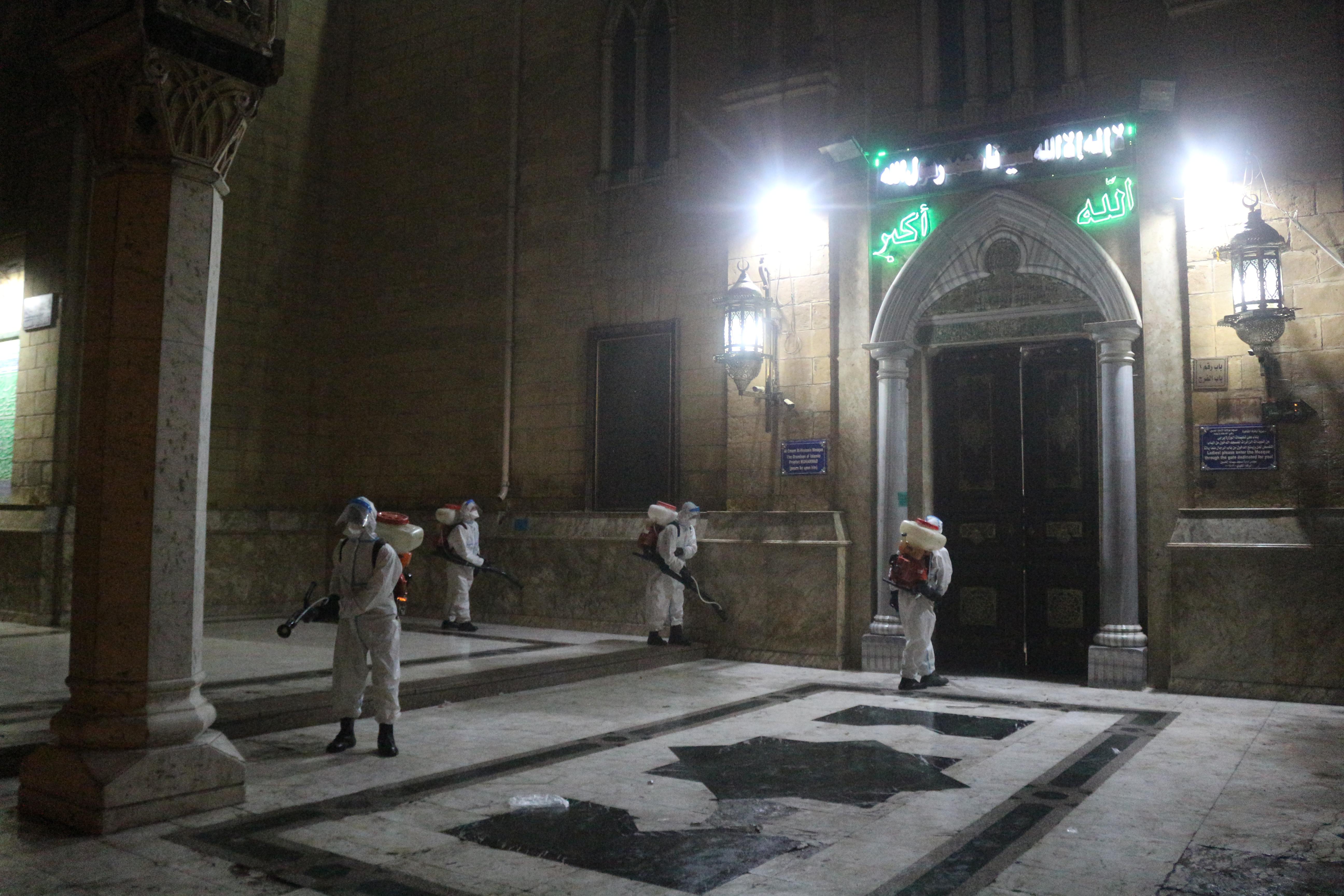 تعقيم مسجد الحسين