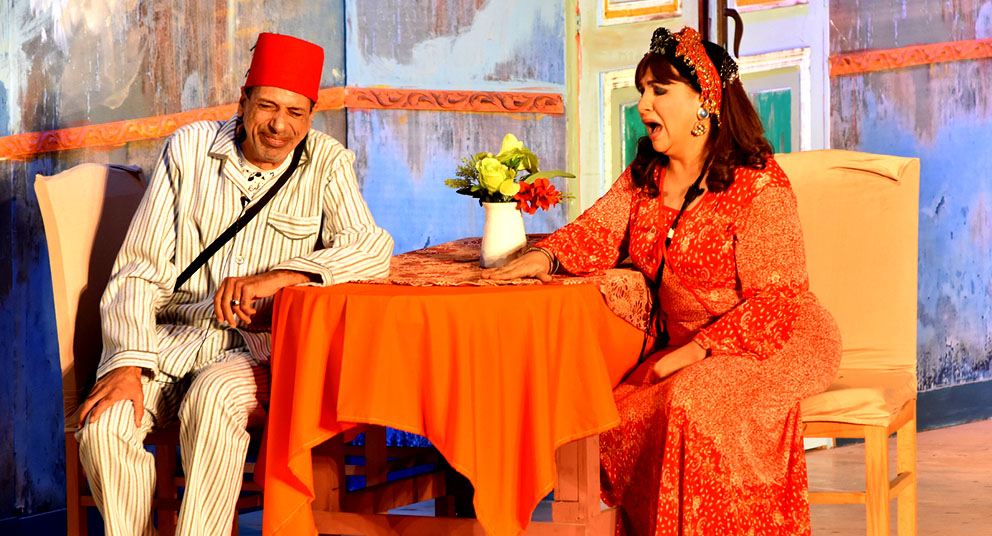 فاطمة الكاشف ومحمد الصاوي في مسرحية عيلة الفقري